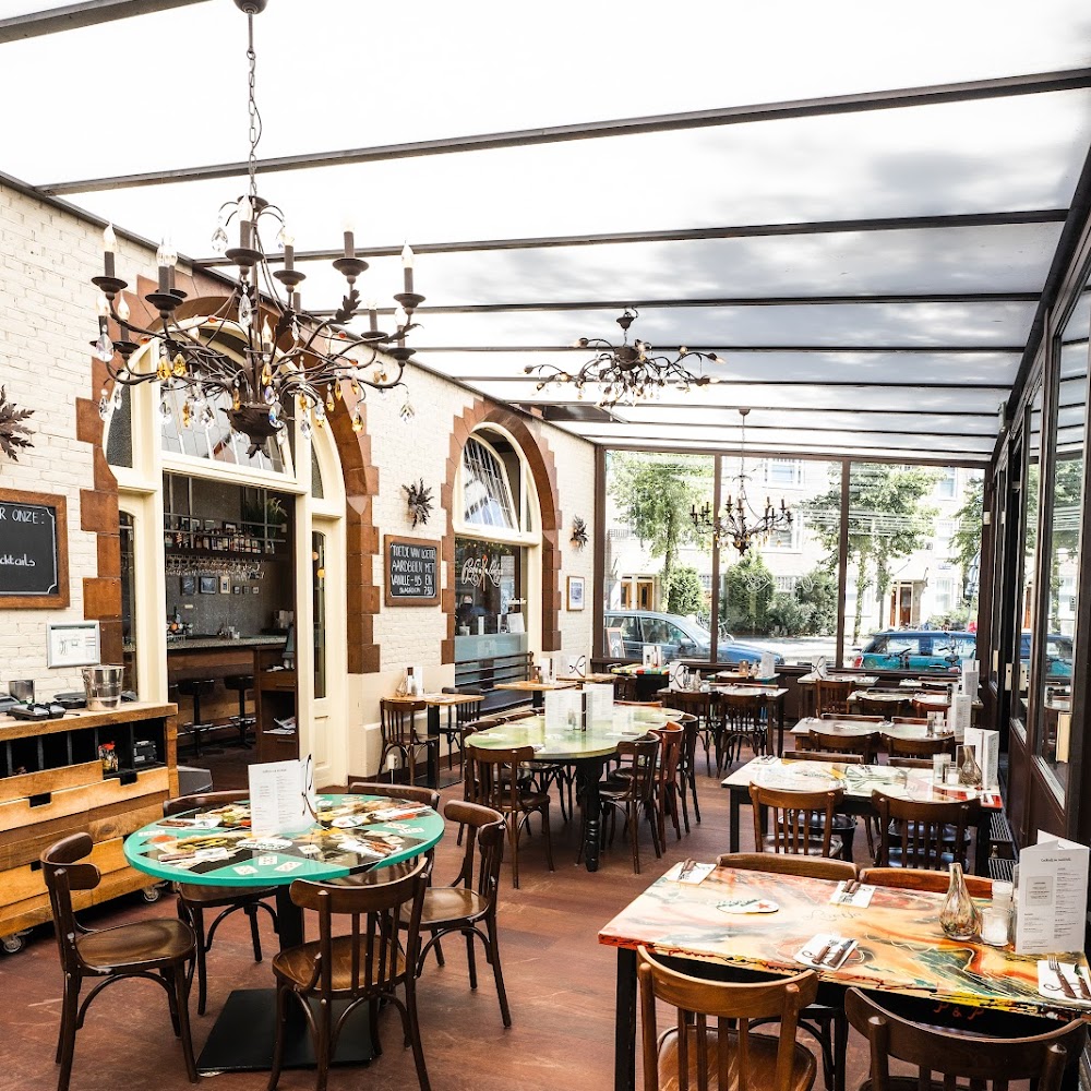 Fresh Stroopwafels — must-try food in Amsterdam at Albert Cuyp Market stalls