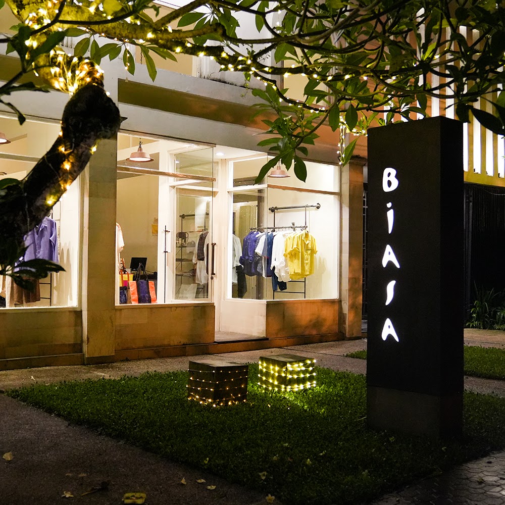 Biasa ArtSpace in Sayan — shop in Bali