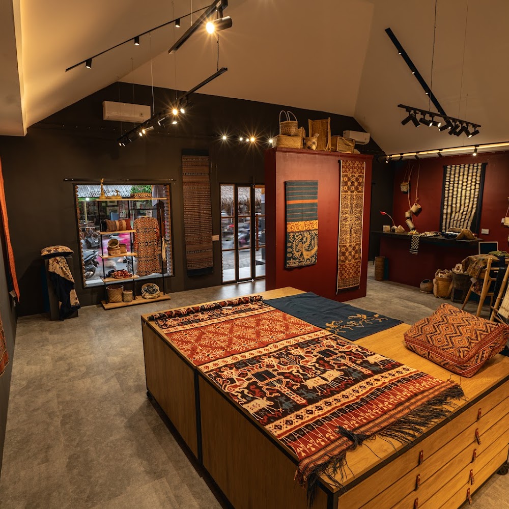 Threads of Life Gallery in Monkey Forest Road — shop in Bali