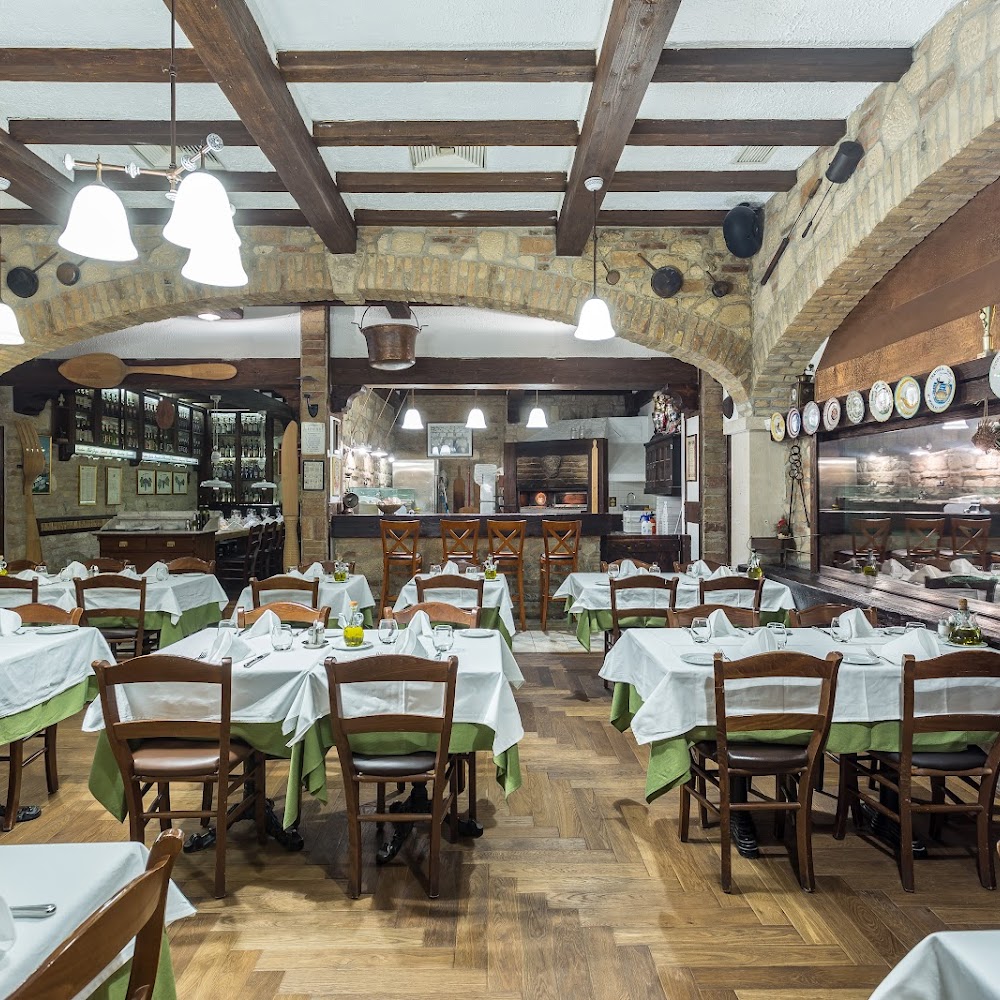 Trattoria Pomo D'oro in District I - Castle District — restaurant in Budapest