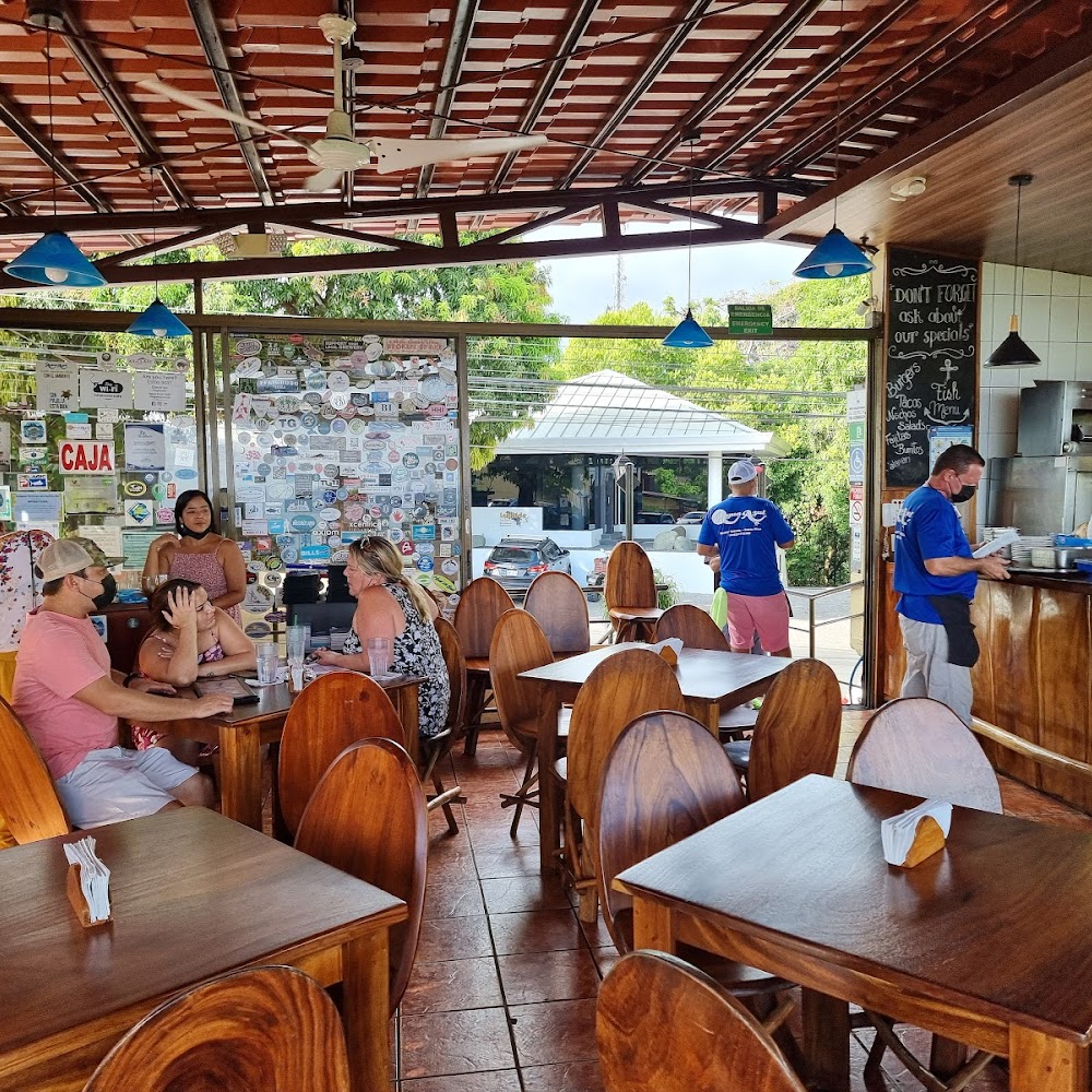 Agua Azul Beach Bar in Playa Espadilla — bar in Costa Rica