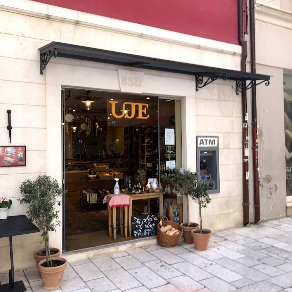 Uje Oil Bar in Old Town — shop in Croatia