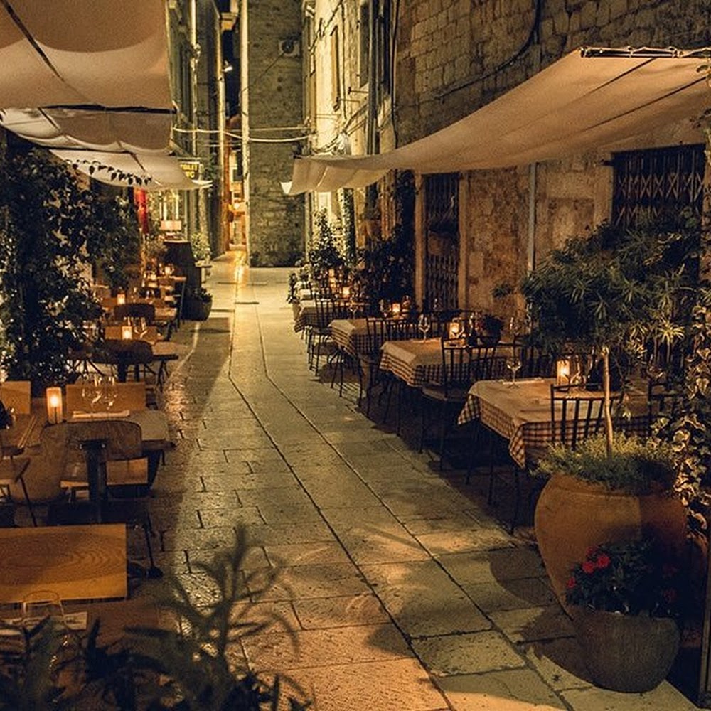 Diocletian's Wine House in Old Town — shop in Croatia