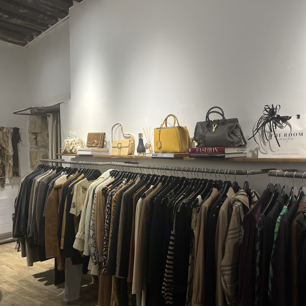 Vintage Shopping in Le Marais in Marais — activity in France