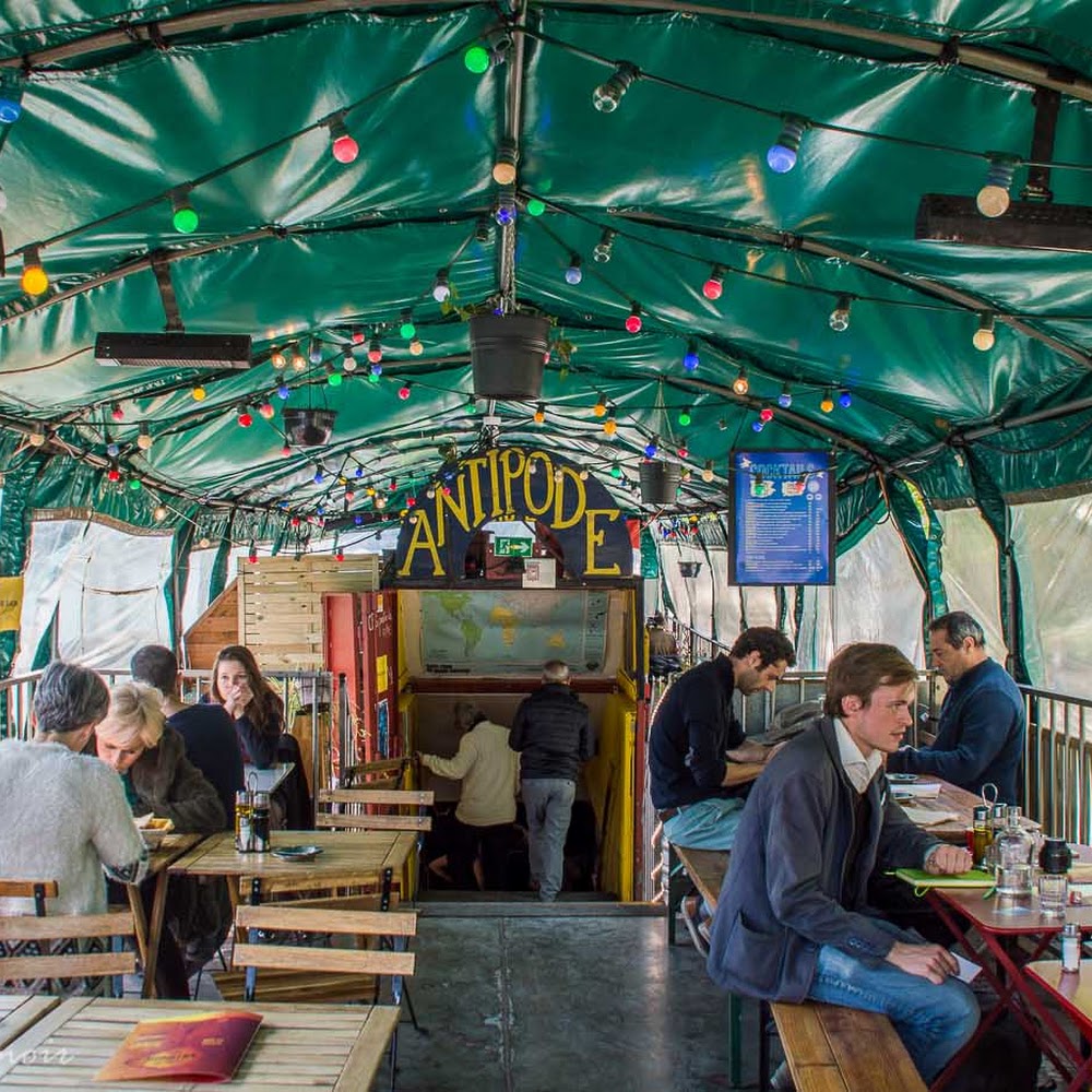 Peniche Antipode in Canal Saint-Martin — bar in France