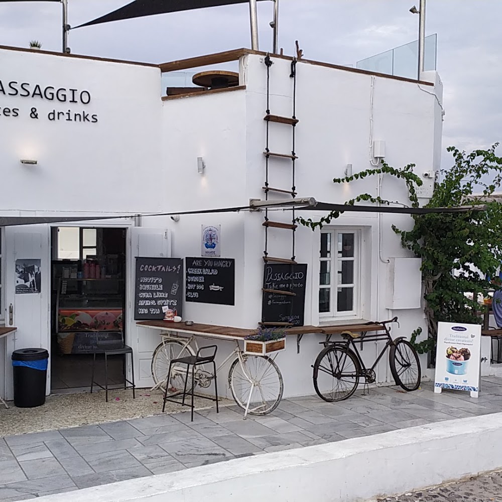 Passaggio Cafe in Fira — cafe in Greece