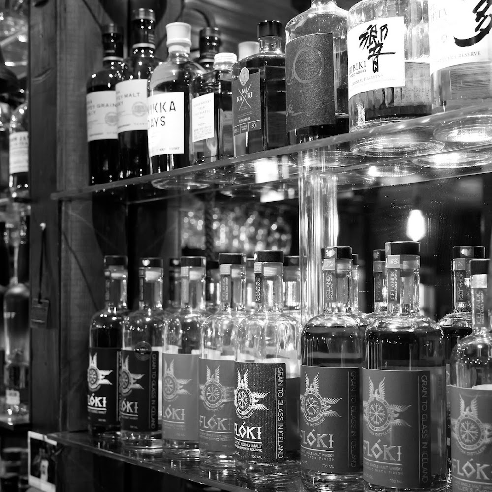 Dillon Whiskey Bar in Downtown — bar in Iceland