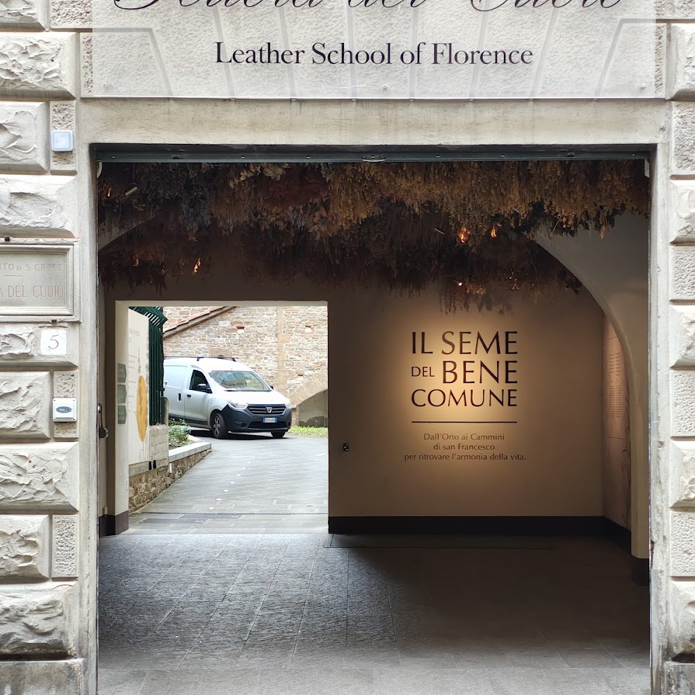 Scuola del Cuoio in Santa Croce — shop in Florence