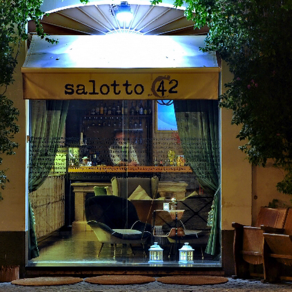 Salotto 42 in Pantheon — bar in Italy