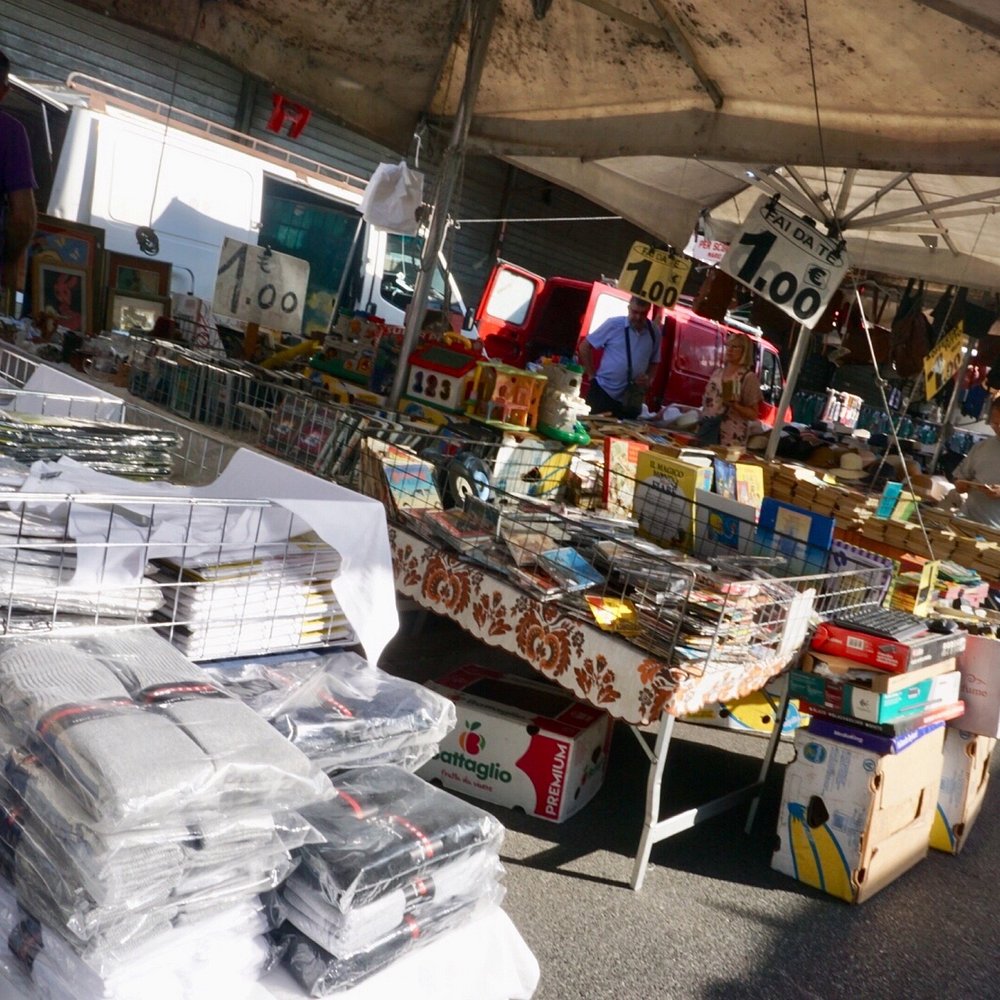 Mercato di Porta Portese in Trastevere — shop in Italy