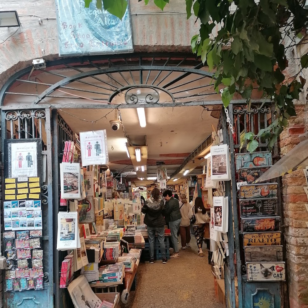 Libreria Acqua Alta in Castello — shop in Italy
