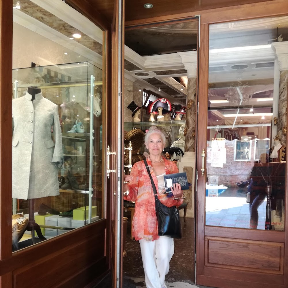 Giuliano Furlanetto Atelier in San Polo — shop in Italy