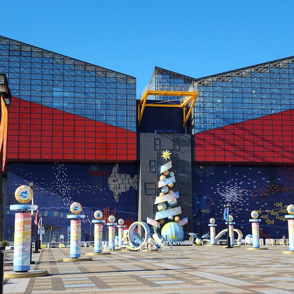 Osaka Aquarium Kaiyukan in Tempozan — activity in Osaka