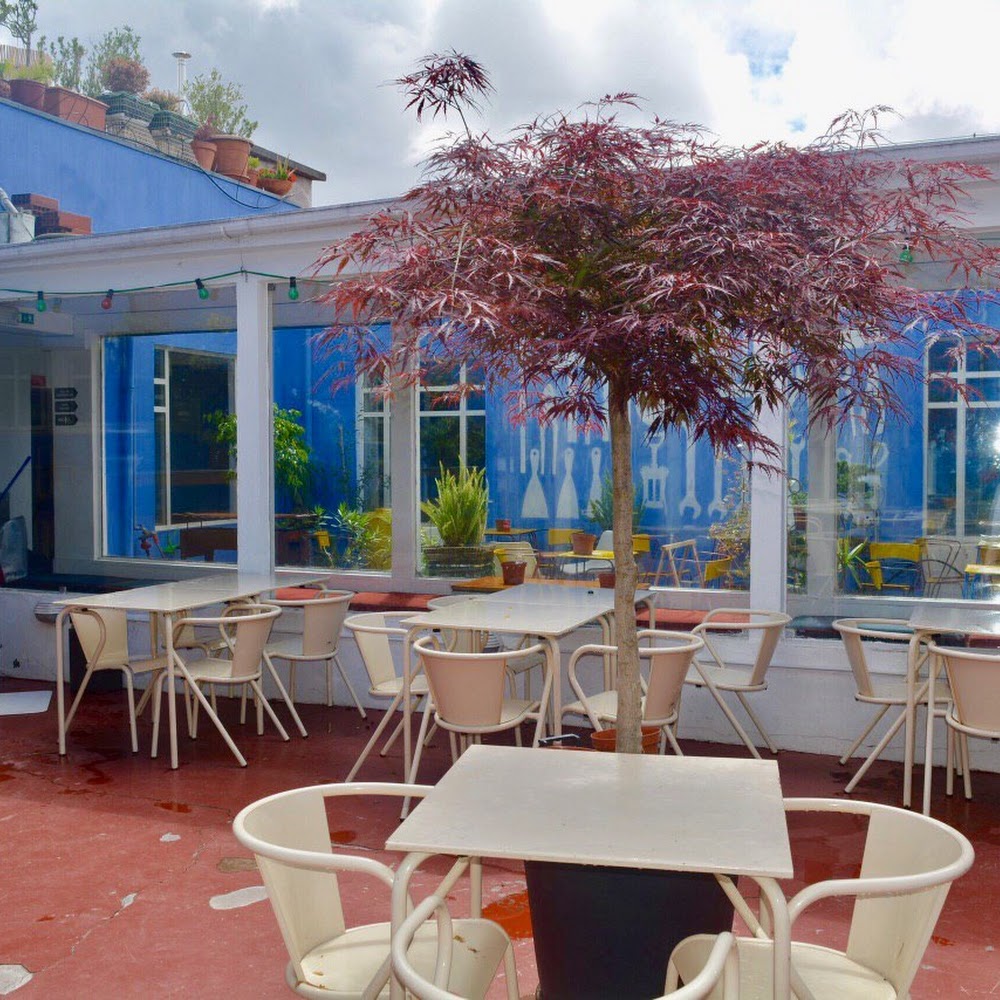 Maus Hábitos in Cedofeita — bar in Portugal