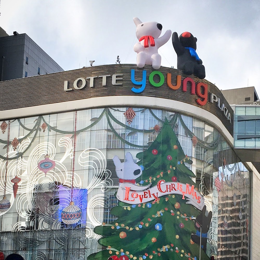 Lotte Department Store Myeongdong in Jung-gu — shop in South Korea
