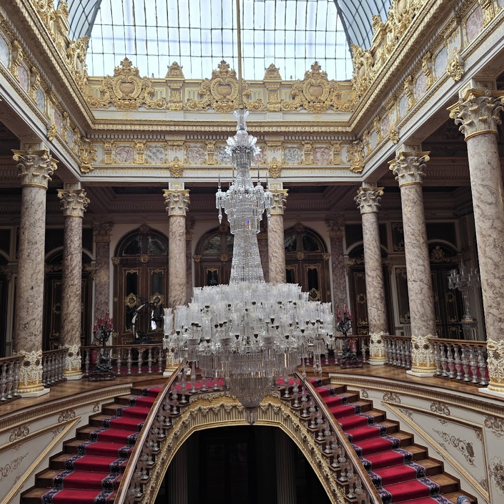 Dolmabahçe Palace in Beşiktaş — activity in Istanbul