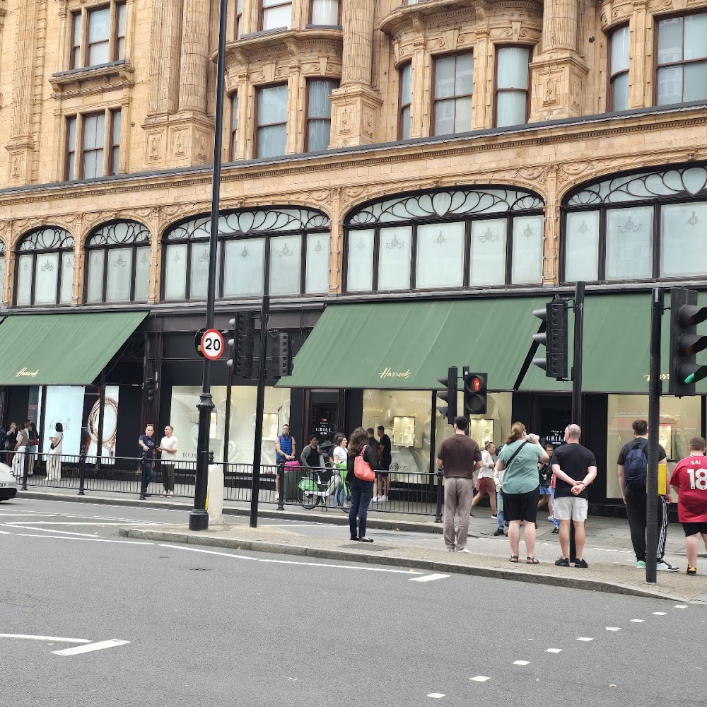 Harrods in Knightsbridge — shop in United Kingdom