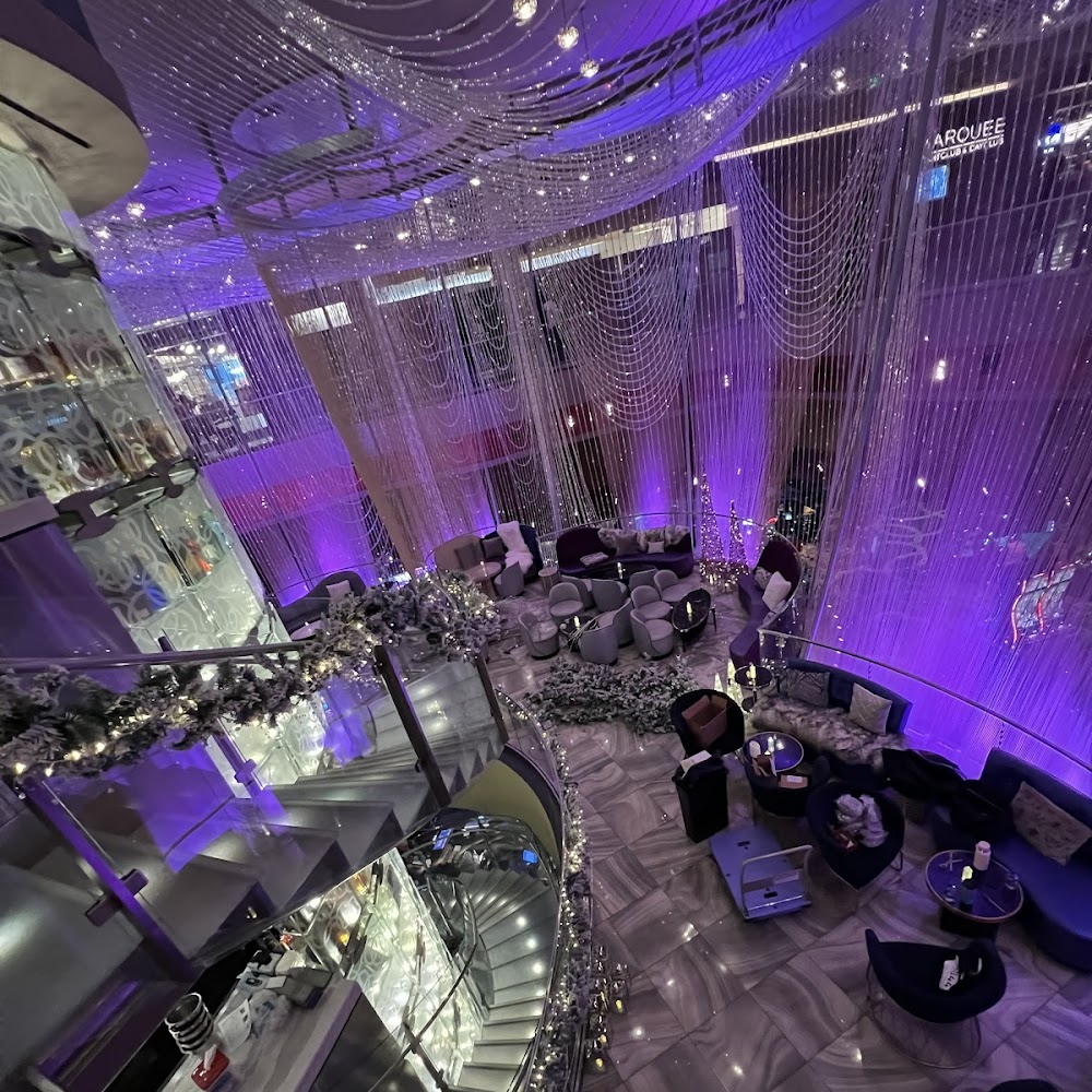 Chandelier Bar at Cosmopolitan at The Chandelier