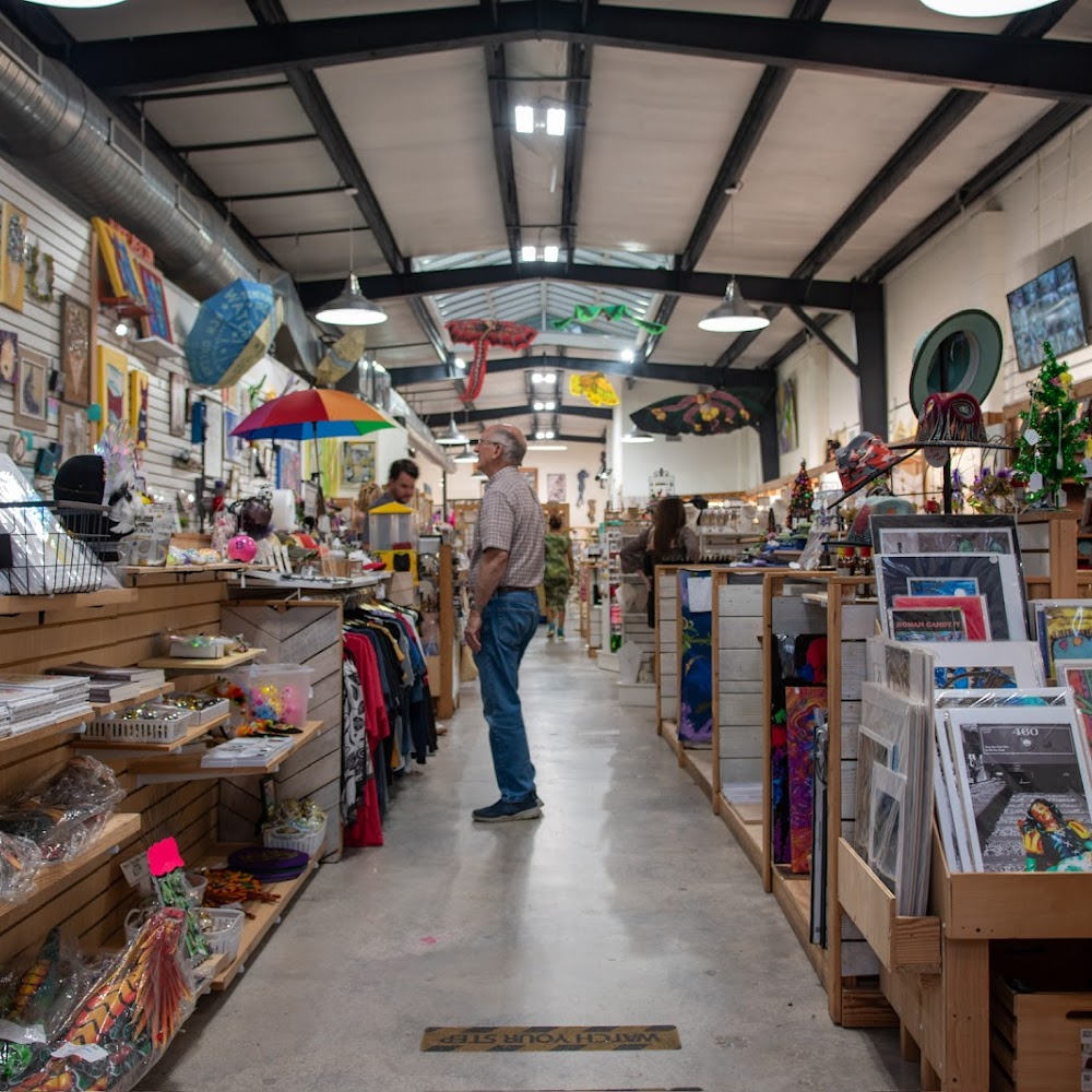 Magazine Street Shopping in Garden District — shop in New Orleans