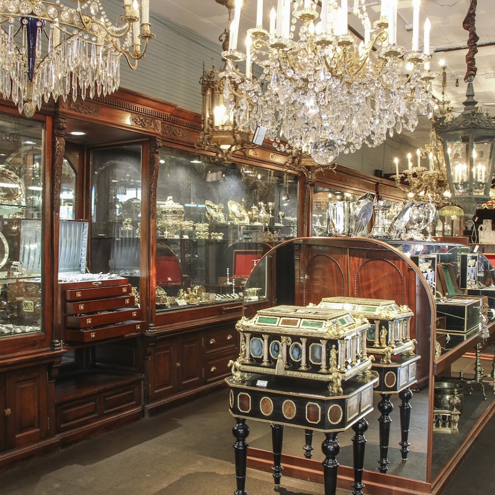 Antique Shopping on Royal Street in French Quarter — shop in New Orleans