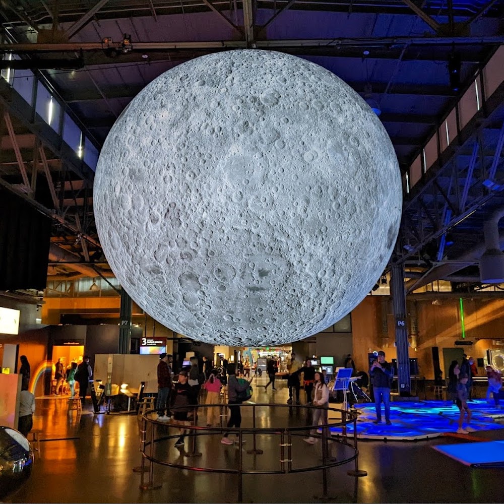 Exploratorium in Embarcadero — activity in San Francisco