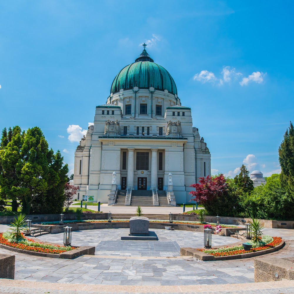 Central Cemetery in Simmering — activity in Vienna