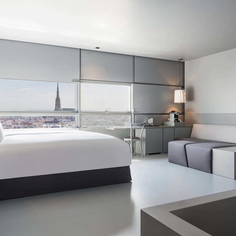Faber Design Hostel Rooftop in Mariahilf — bar in Vienna